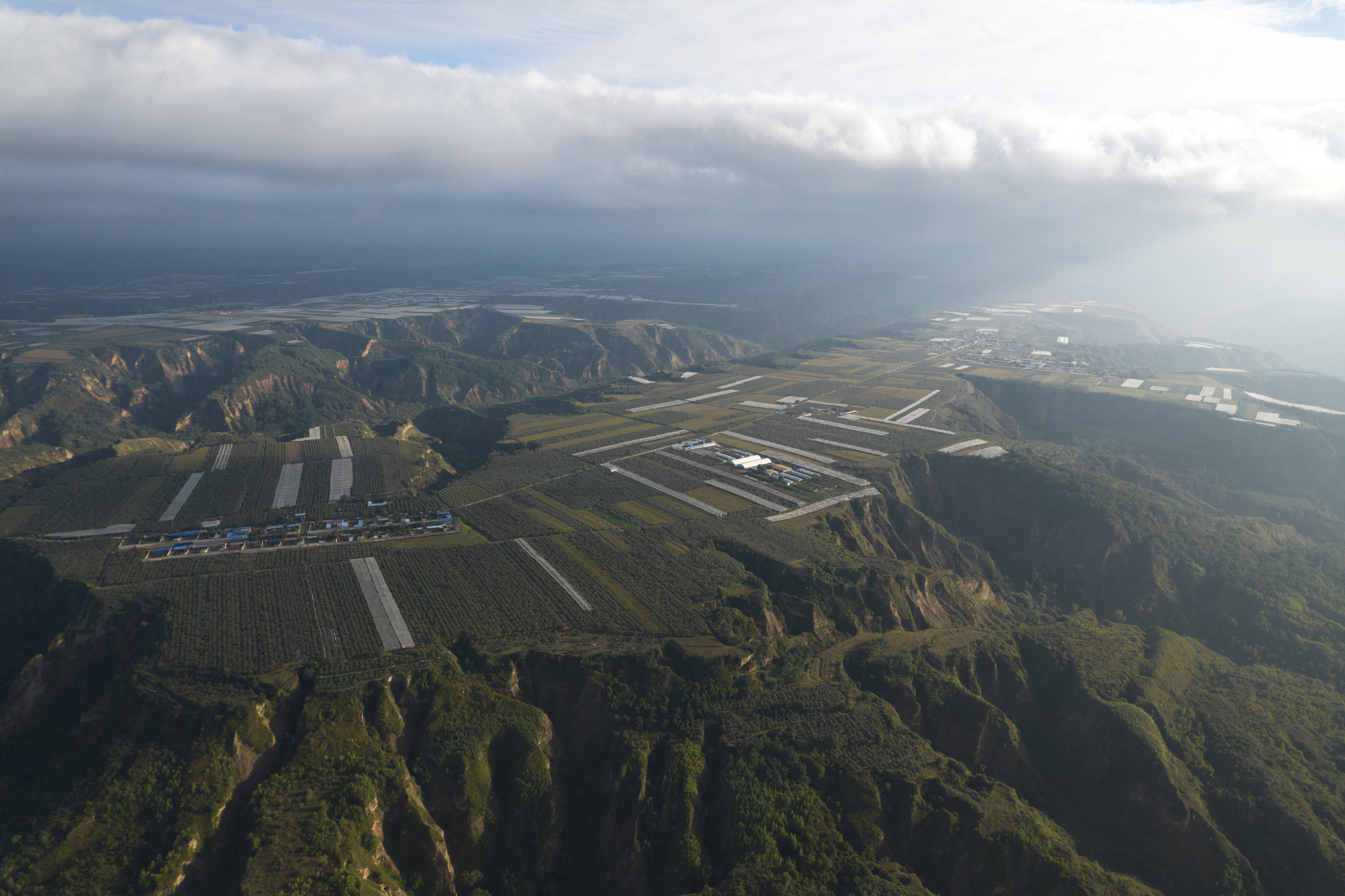 洛川县领导与人民共话发展盛事